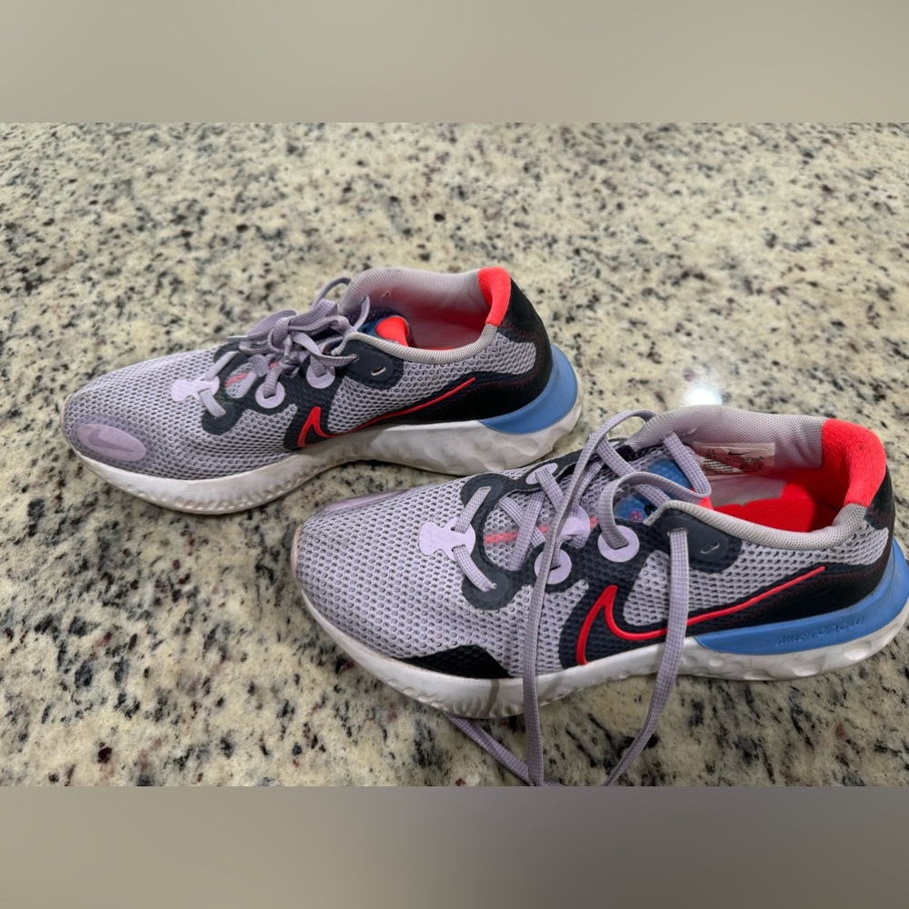 Women's Nike sneakers, size 9 1/2